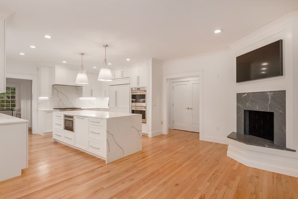164 Newton Street photo 4