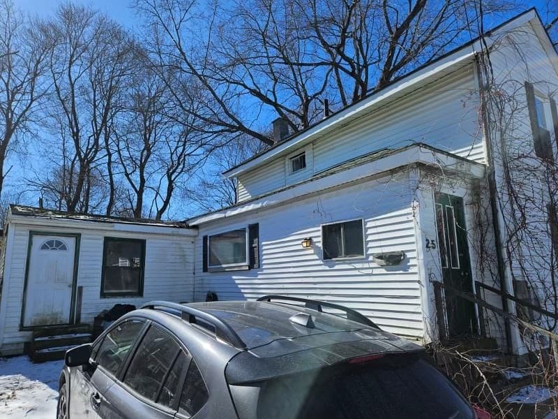 25 Danforth Ave photo 3