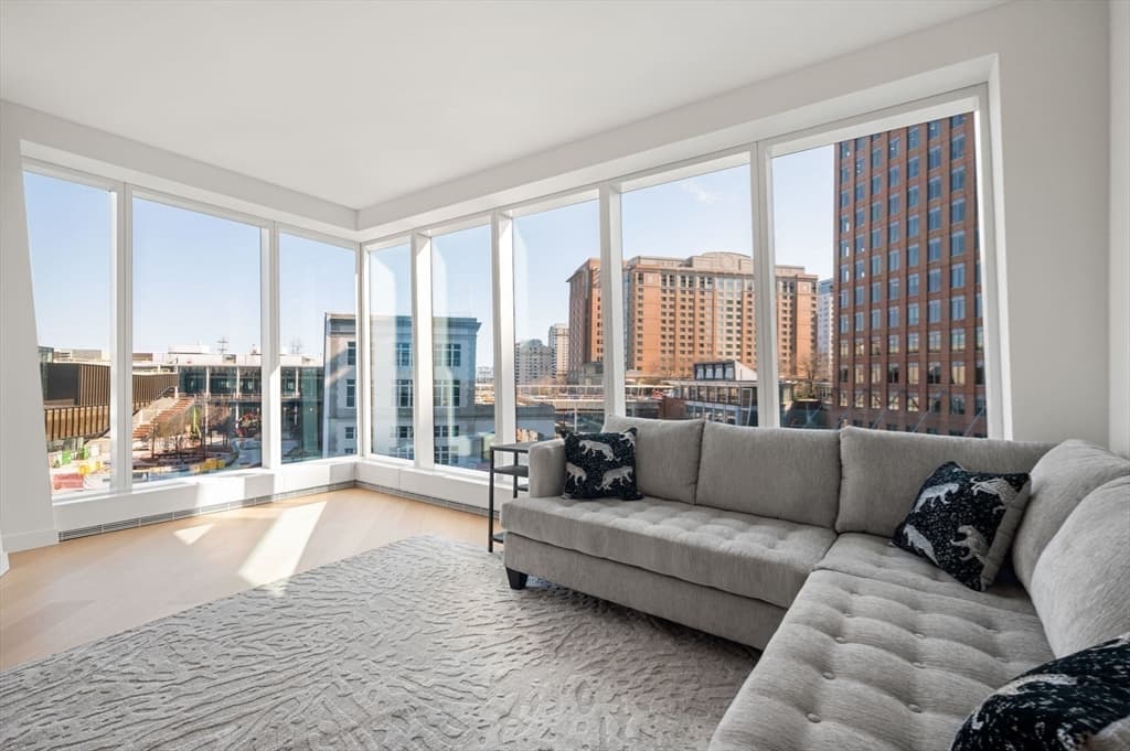 150 Seaport Boulevard #5F photo 2