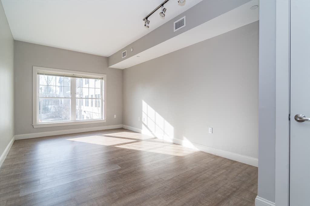 373 Commonwealth Rd #111 photo 3