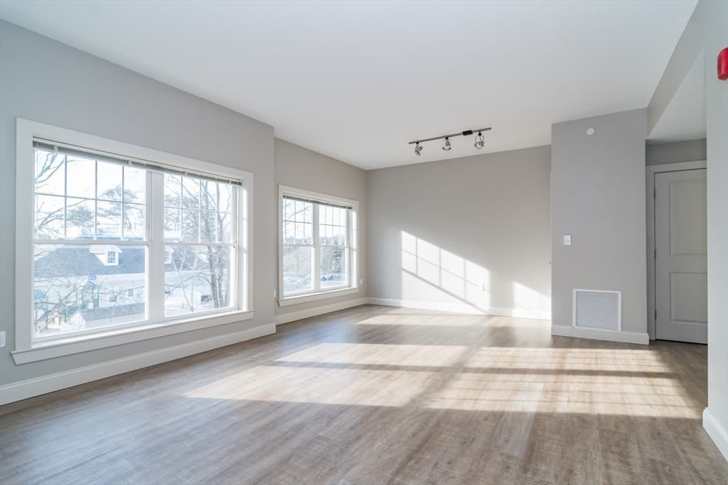 373 Commonwealth Rd #202 photo 5