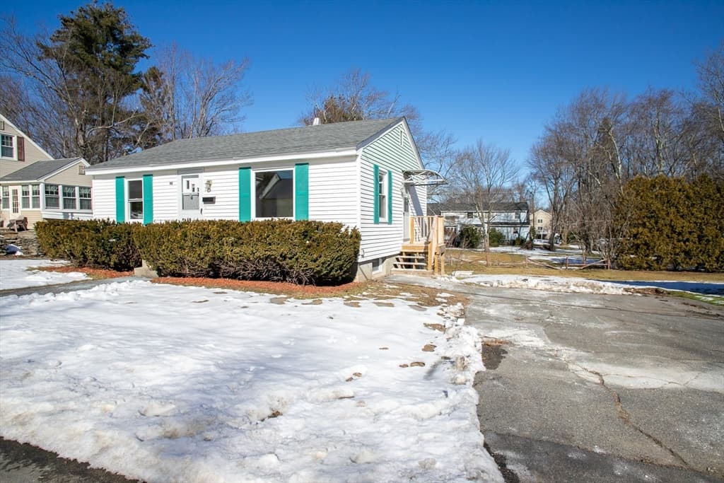 90 Sylvan Ave photo 3