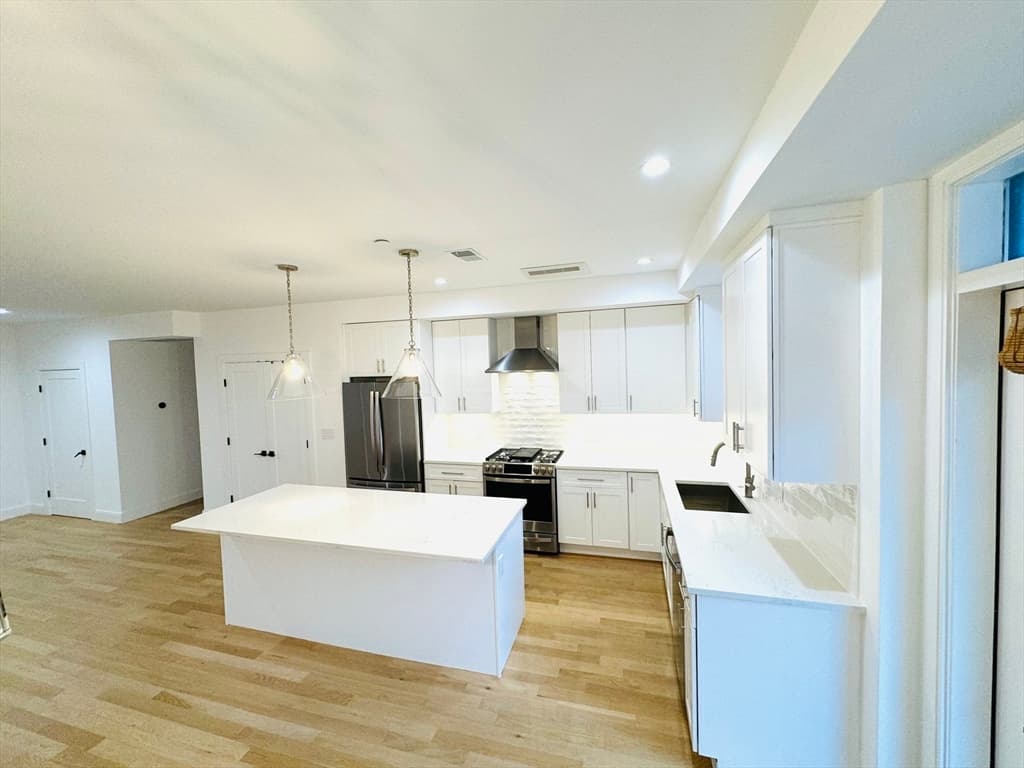 1173 Adams St #202 photo 3