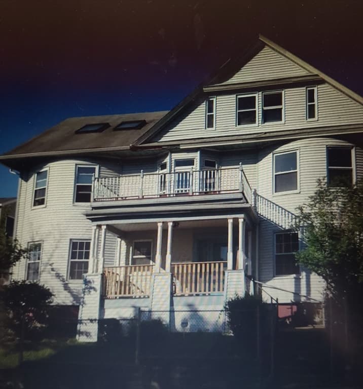11 Greenbrier St #1