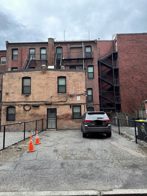 95 Saint Botolph St. #1