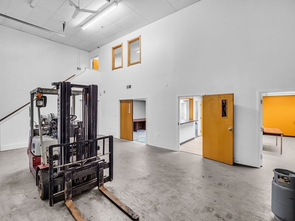 24 Westech Dr photo 3