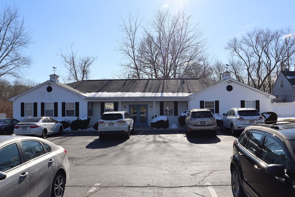 1610 Grand Army Hwy. photo 2