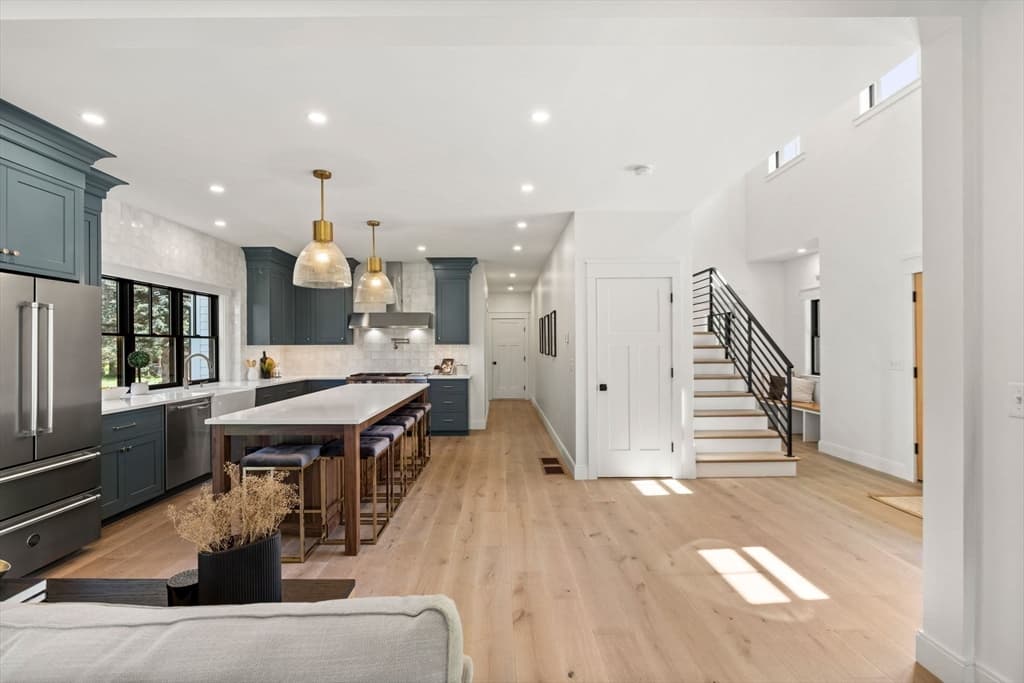 112 Middle Rd