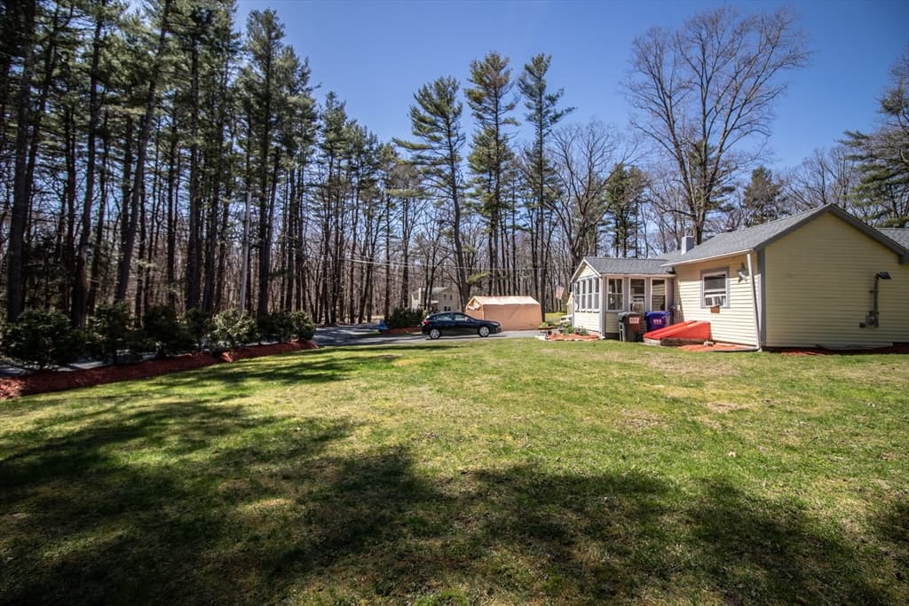 64 Munsell St. photo 2