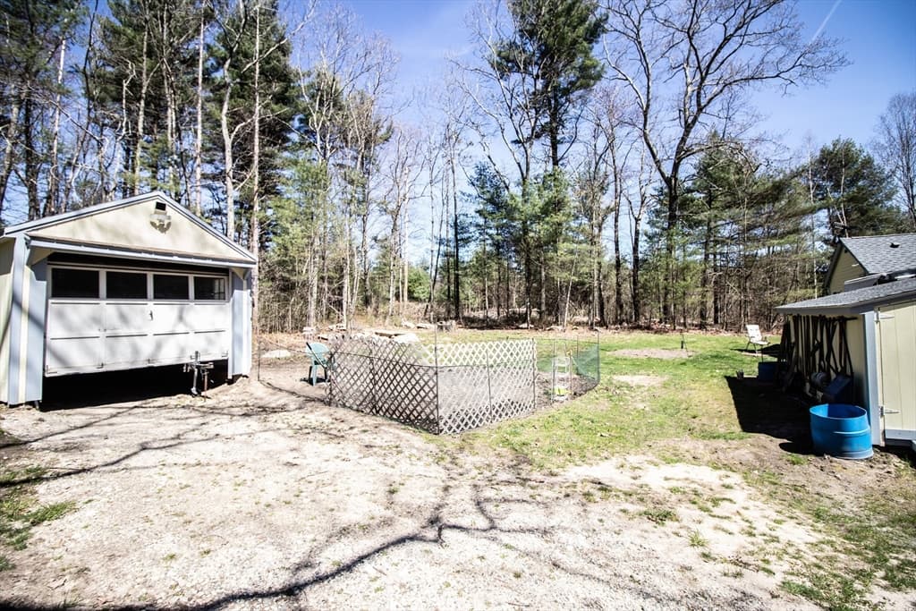 64 Munsell St. photo 5