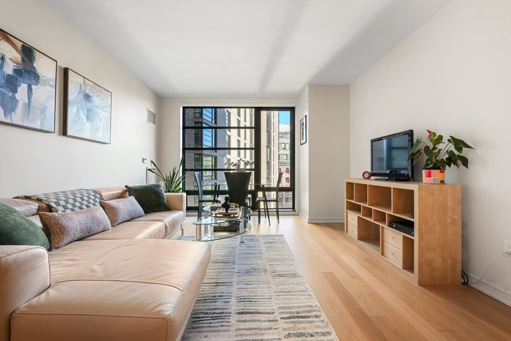 580 Washington St #912 photo 2