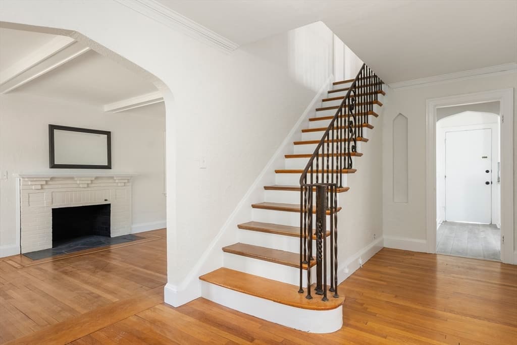 162 Grove St photo 2