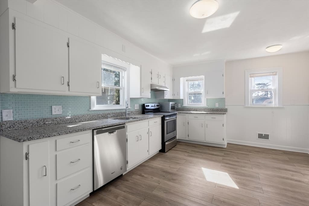 162 Grove St photo 5