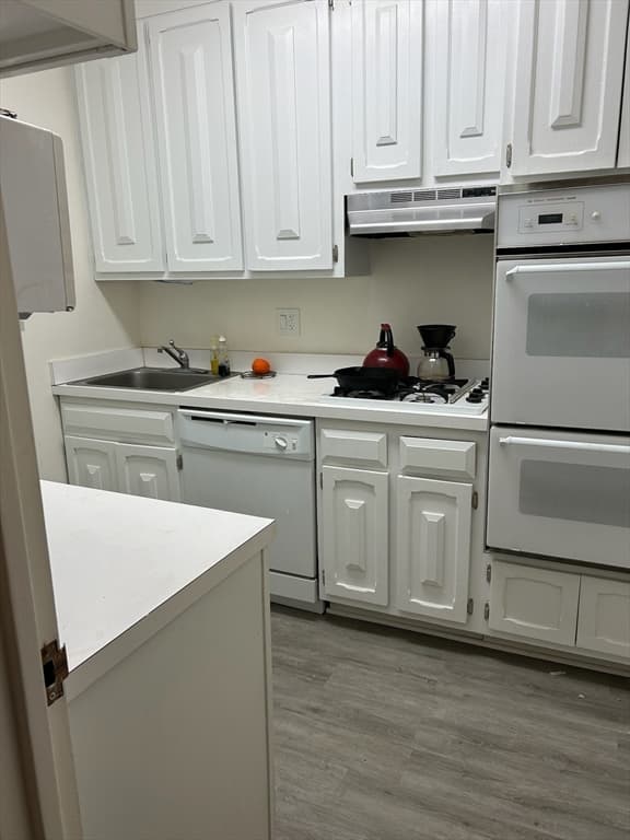 85 E India Row #16A photo 4