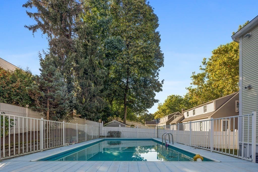 46 Sycamore Road photo 2