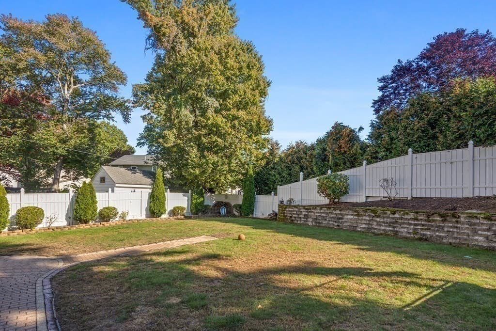 46 Sycamore Road photo 3