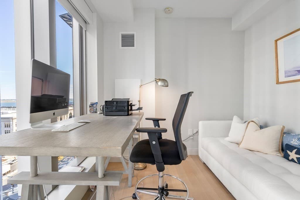 135 Seaport Blvd #1203 photo 2