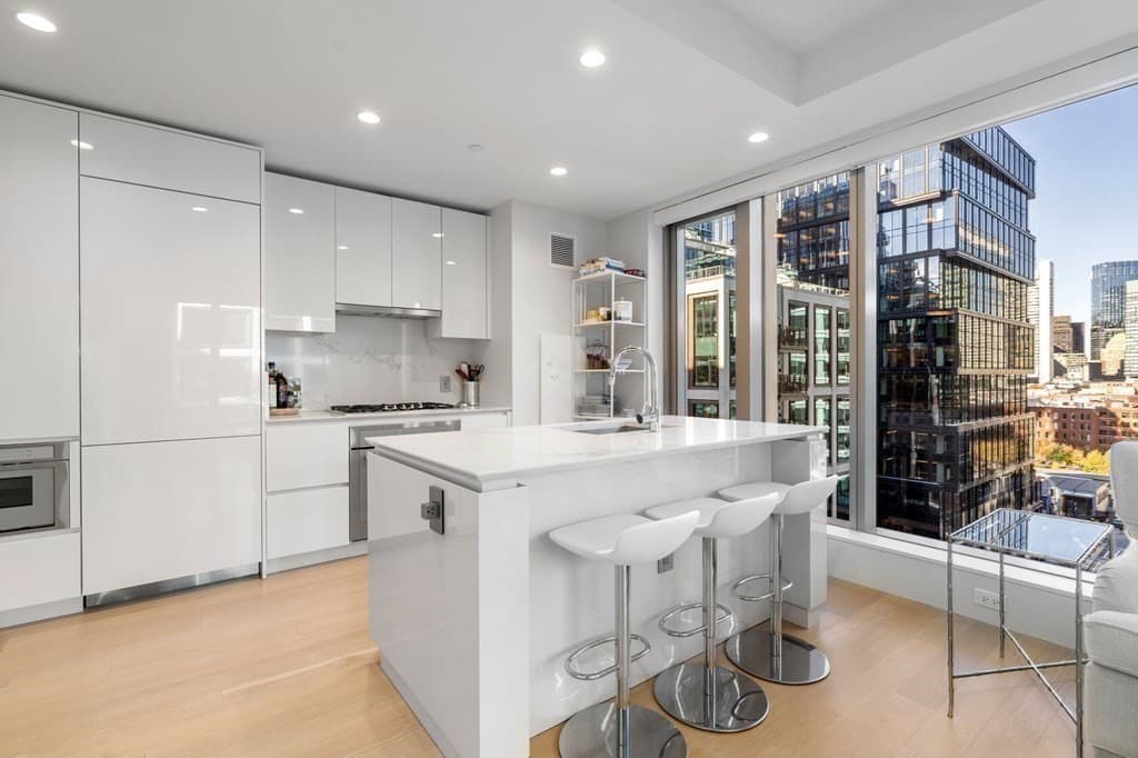 135 Seaport Blvd #1203 photo 3