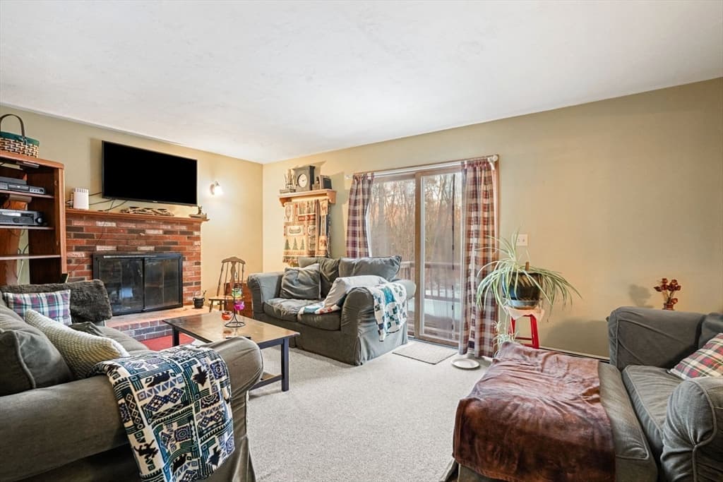 72 Hodges St photo 5