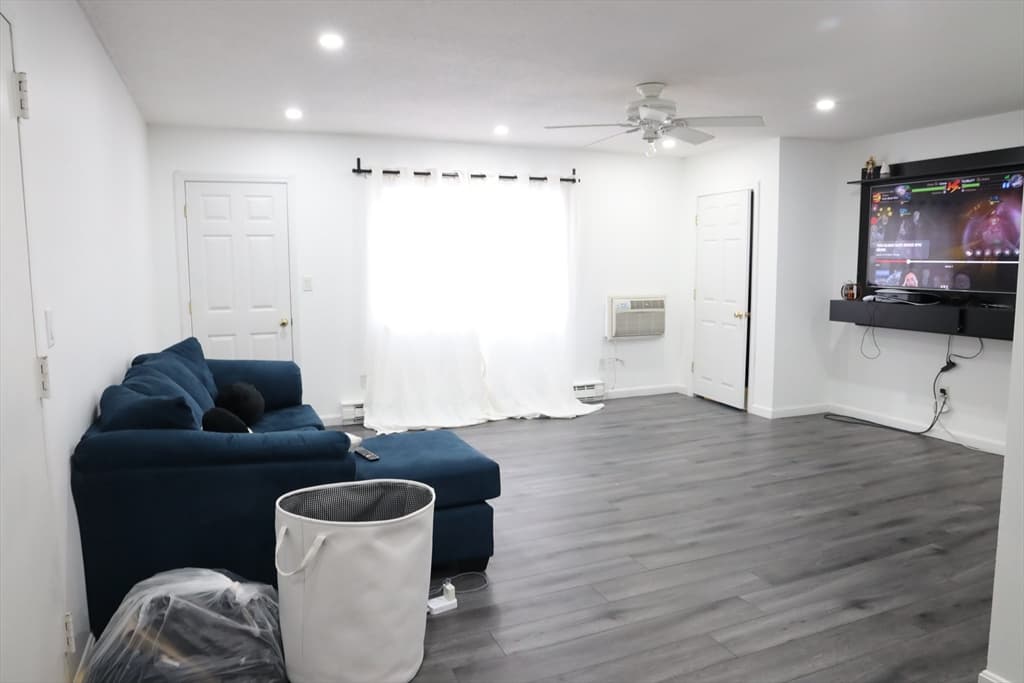 6 Dailey St #E photo 2
