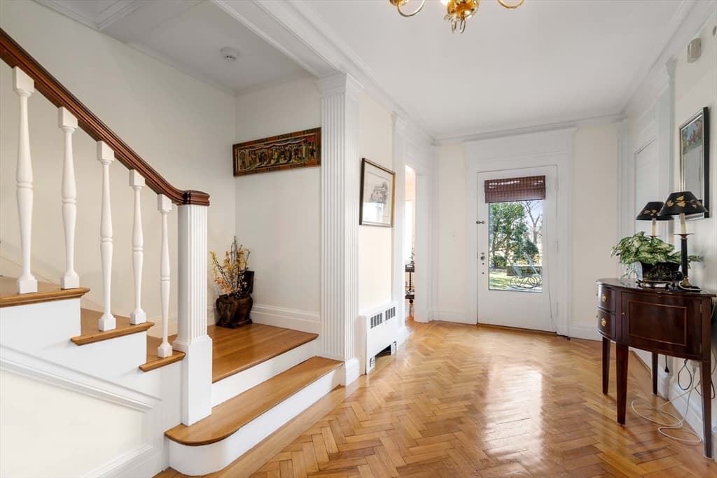 141 Aspen Ave photo 3