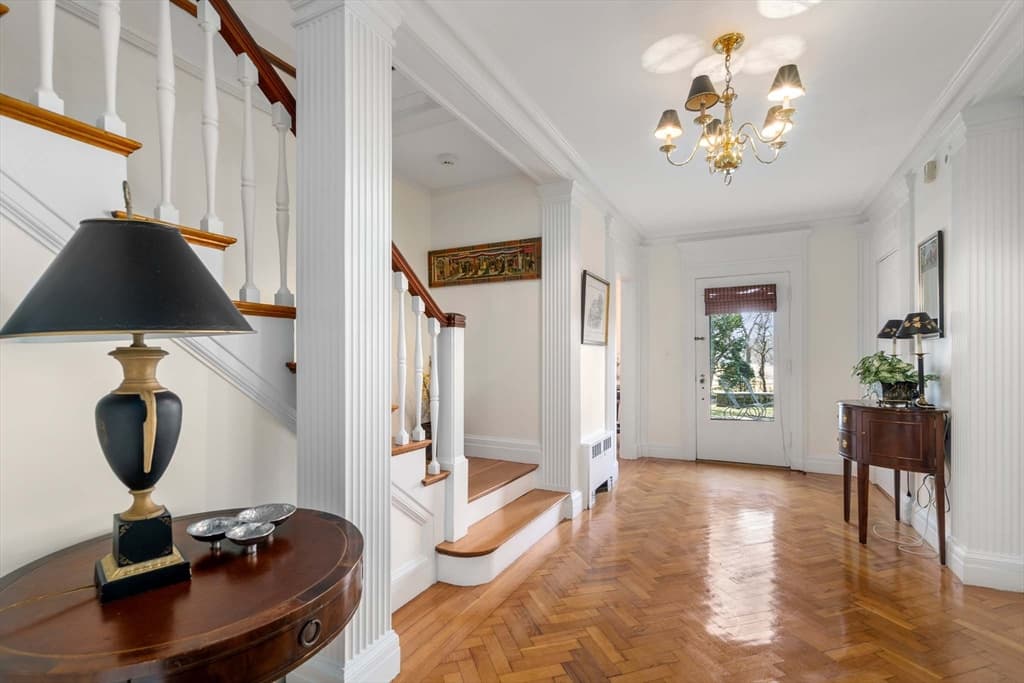 141 Aspen Ave photo 4