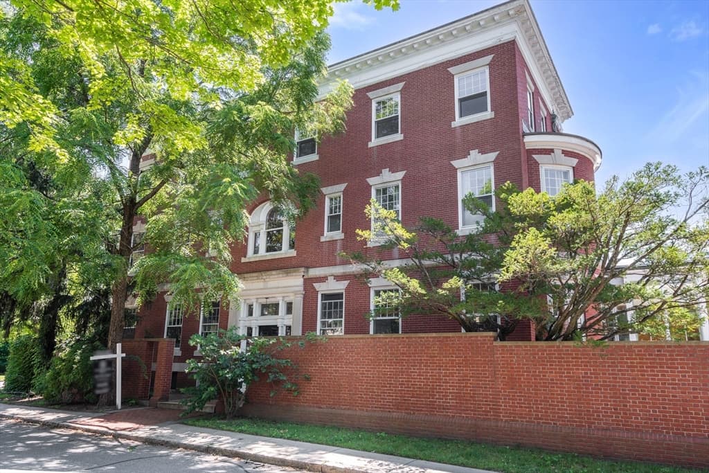 40 Hawes St photo 2