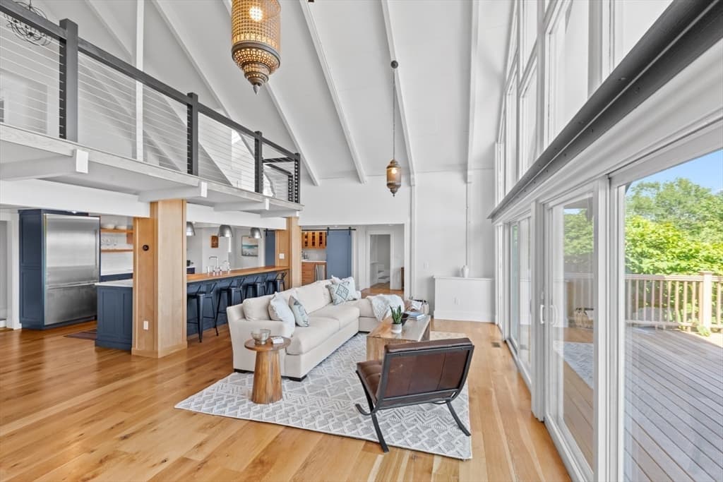 56 Hilltop Road photo 2
