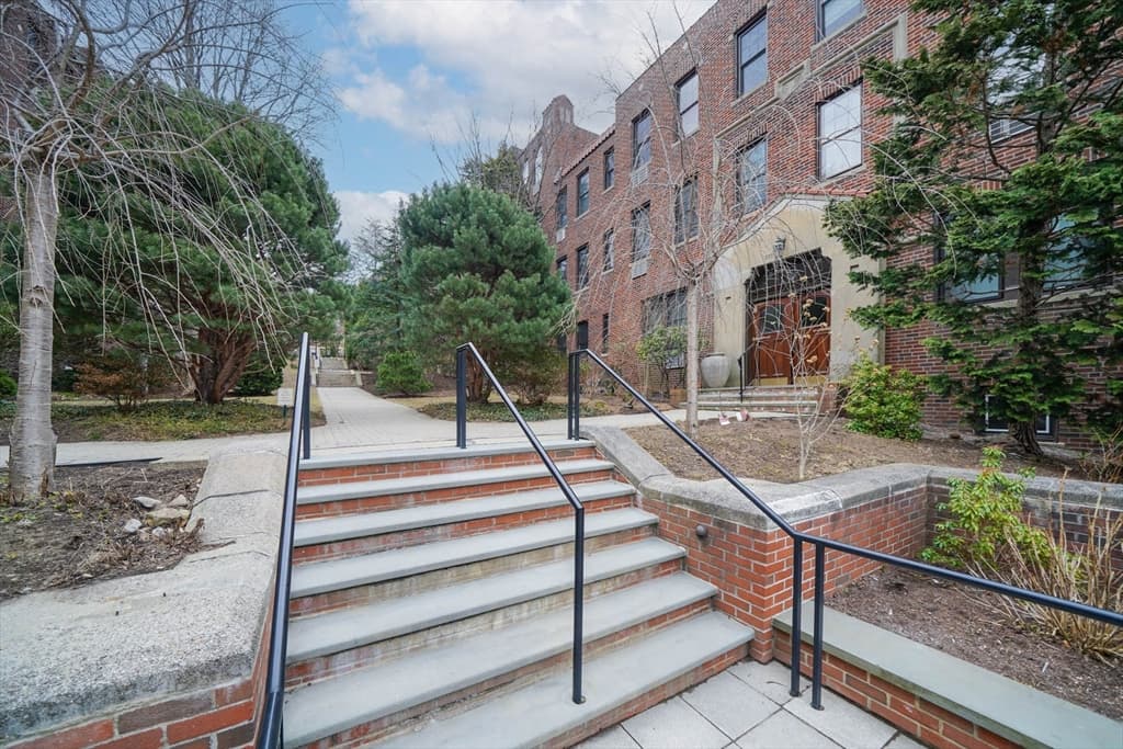 311 Tappan St #3