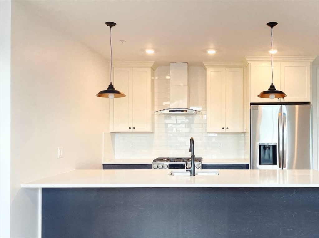 159-165 Everett St #5 photo 5