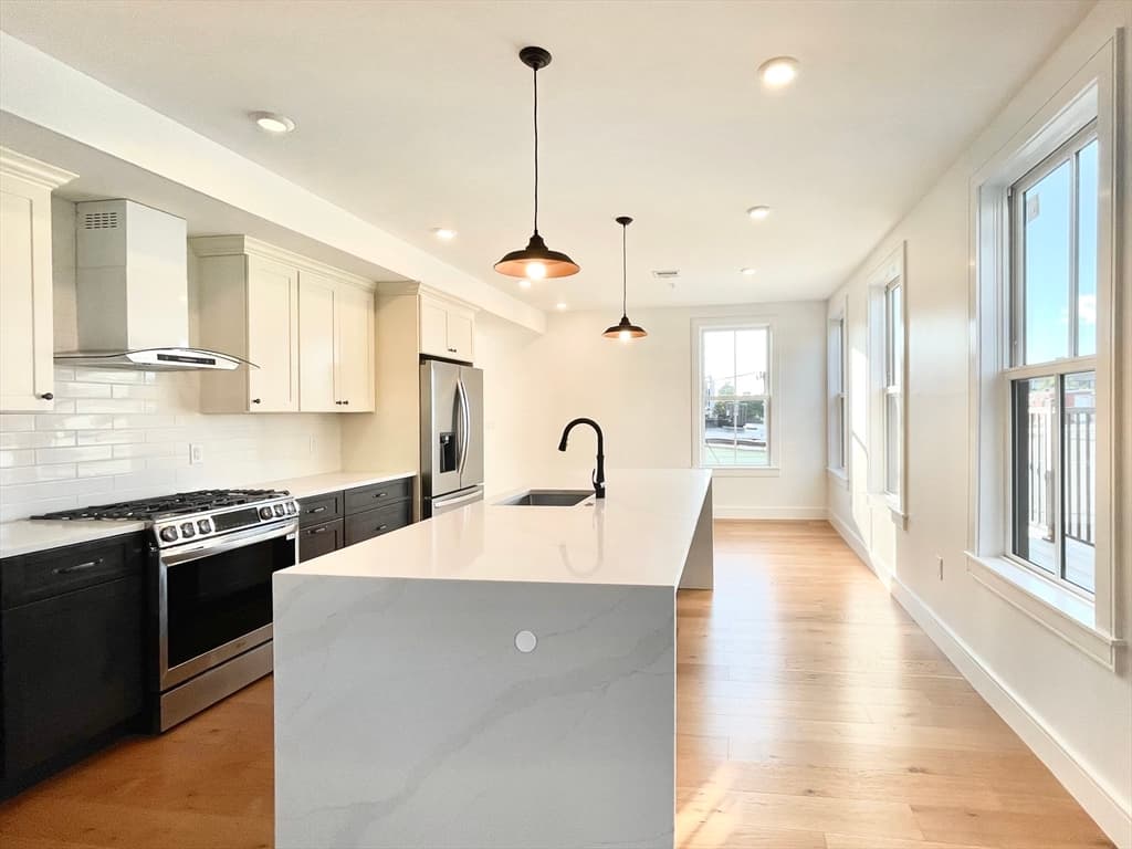 159-165 Everett St #7