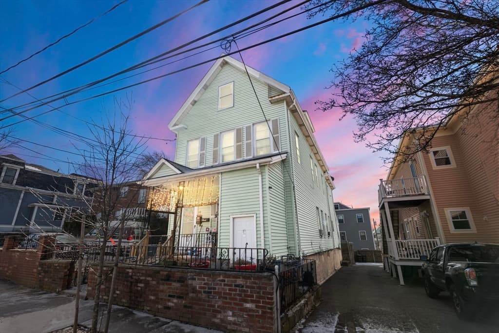 48 Flint St photo 3