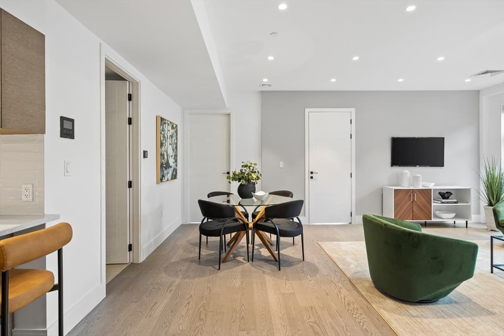 69 Walnut Street #10 photo 2