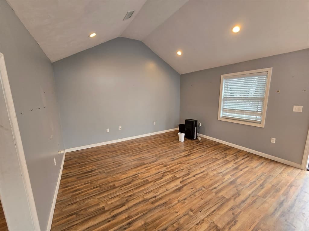 396 Winthrop St photo 5