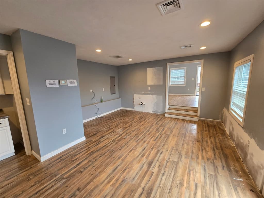 396 Winthrop St photo 4