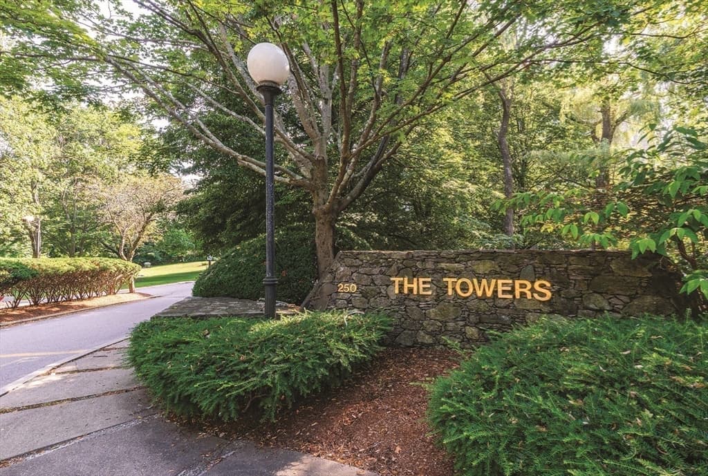 250 Hammond Pond Parkway #1204N