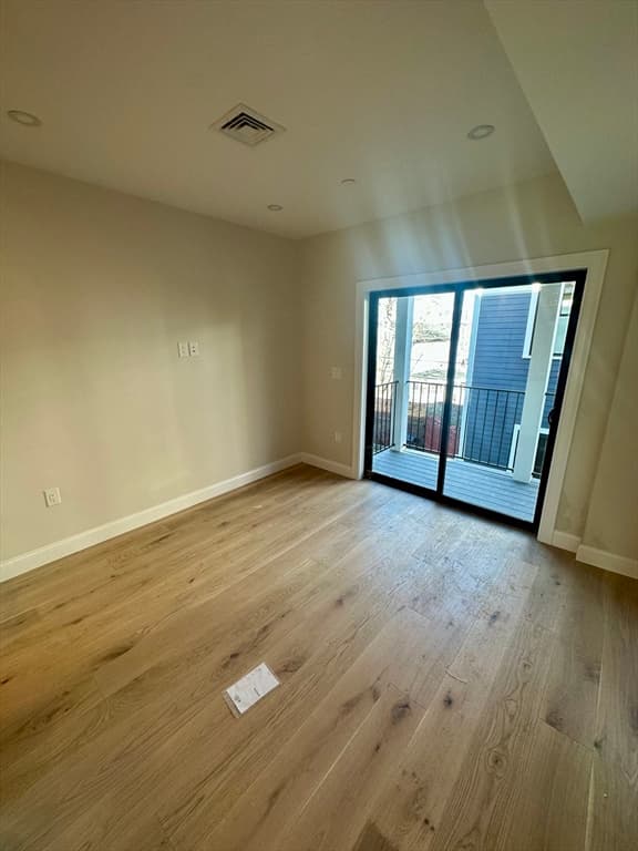 48 Woodward #2 photo 3