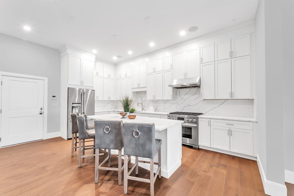 480 West Broadway #403