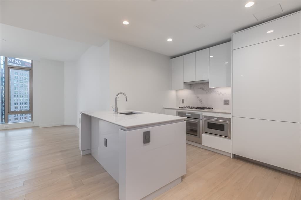 133 Seaport Blvd #1617 photo 3