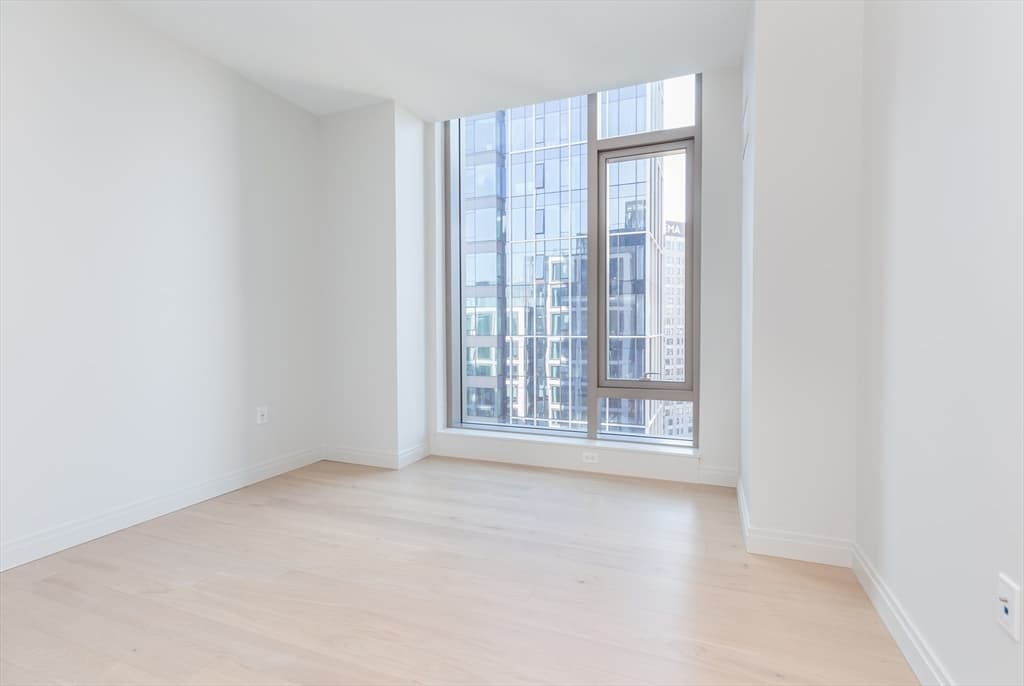 133 Seaport Blvd #1617 photo 4