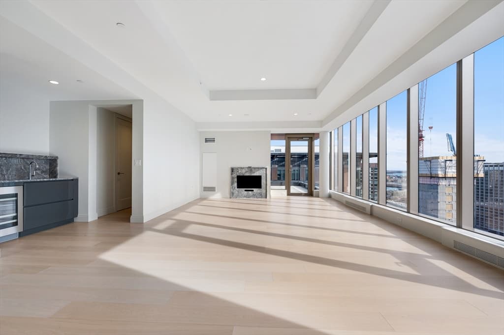 135 Seaport Blvd #PH2B photo 2