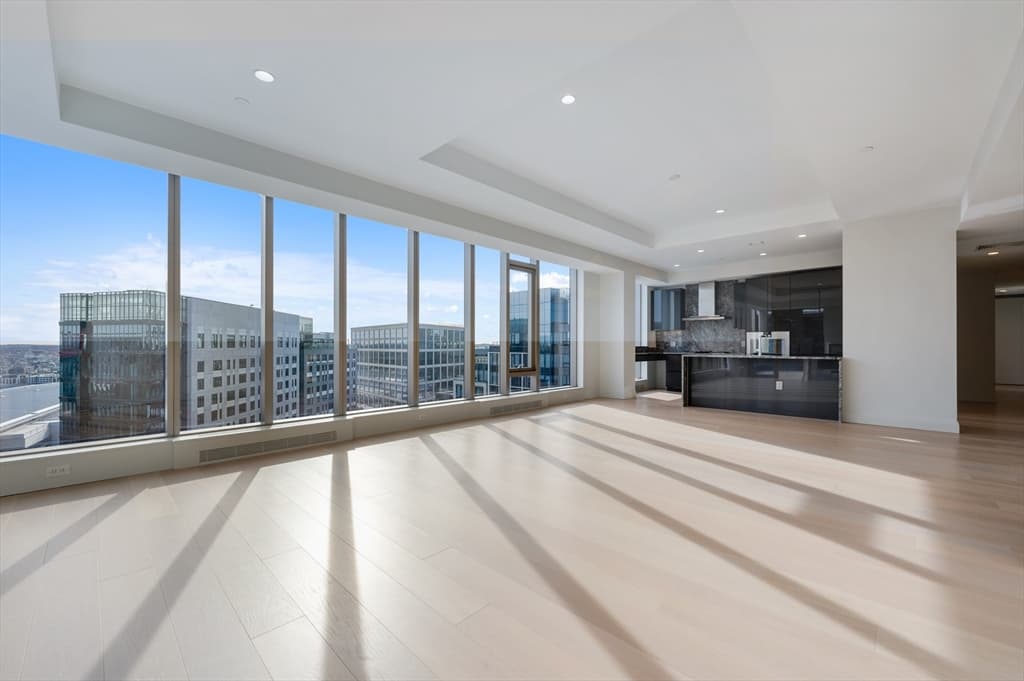 135 Seaport Blvd #PH2B photo 3