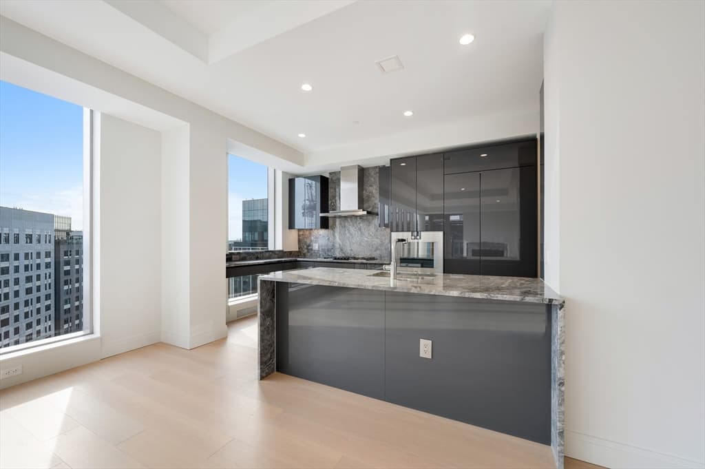 135 Seaport Blvd #PH2B photo 4