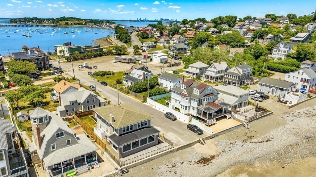 351 Beach Ave photo 2