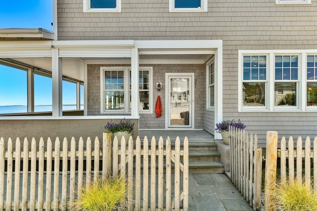351 Beach Ave photo 3