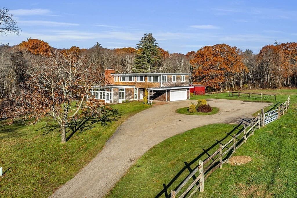153 Ragged Hill Rd photo 3