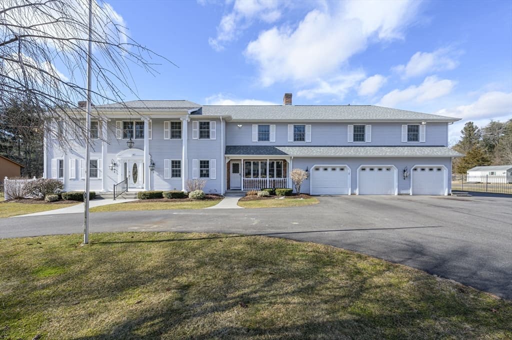 97 Lee St photo 2