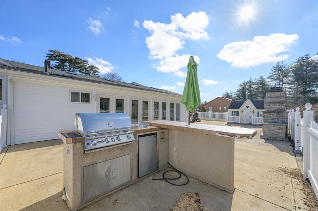 97 Lee St photo 5