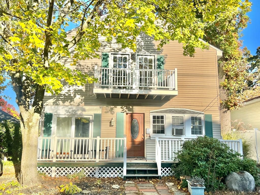 253 Coburn Ave photo 4