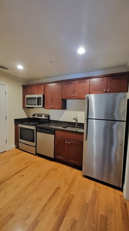 277 Pawtucket Street #2B photo 2